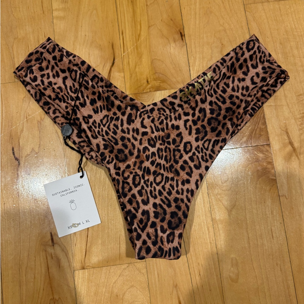 Skatie Mandi Bottoms Kualoa NWT small